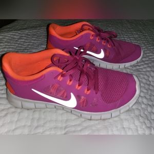 Nike Sneakers - 8.5 (7Y)